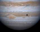 Io devant Jupiter - Crdit: Cassini Imaging Team, Cassini Project, NASA