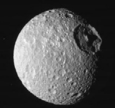 Mimas, vu par Cassini. Source : JPL