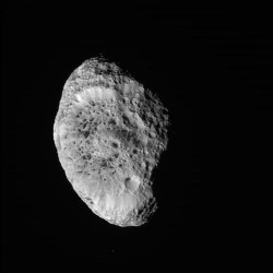 Hyprion, vu par Cassini. Source : NASA - JPL