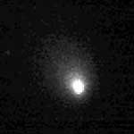 Premire photo de la comte 9P/Tempel 1 prise par Deep Impact. Source : NASA/JPL/UMD